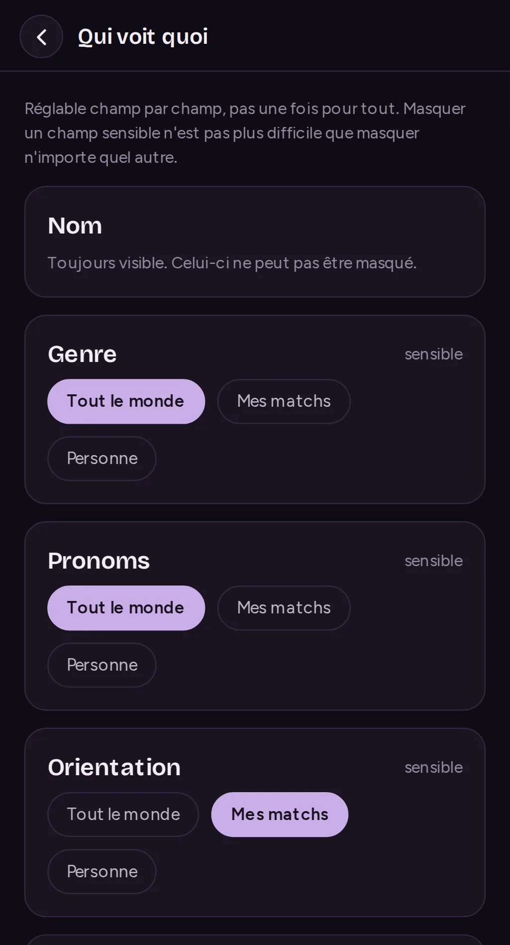 L'écran Qui voit quoi : chaque champ du profil réglé sur tout le monde, tes matchs ou personne, un par un.
